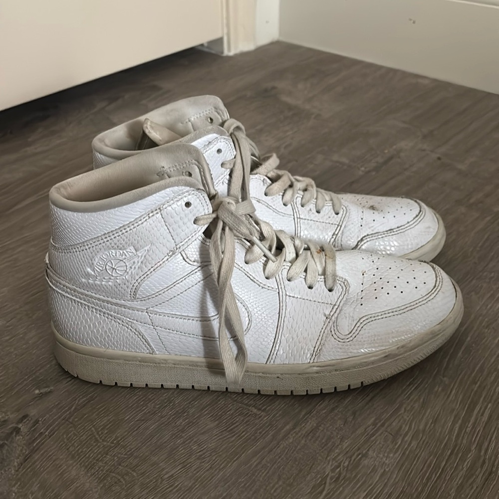 Nike snakeskin air jordan 1 mid
